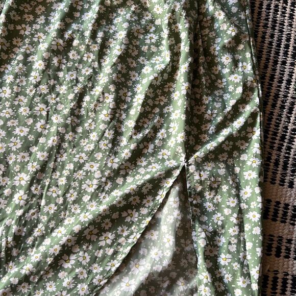 Yozy Size Medium green white floral print Maxi skirt - Picture 4 of 6